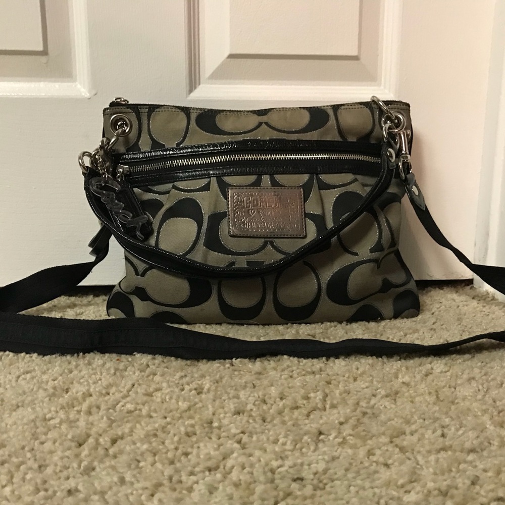 Black 🖤 Signature Coach Purse